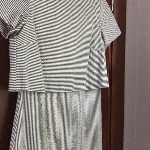 Stripped Banana republic dress size 8 - Picture 2 of 3